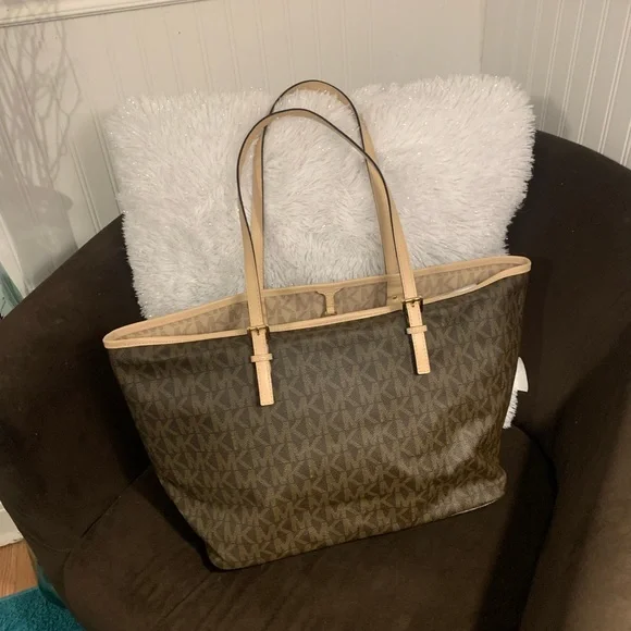 MK Large Tote Neverfull Style Like New - Picture 3 of 5